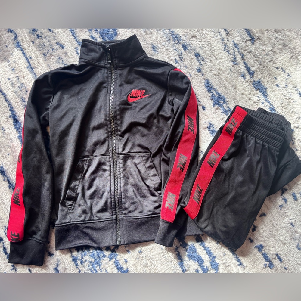 Kids (size 5) Nike Track Suit (BLACK/Red)